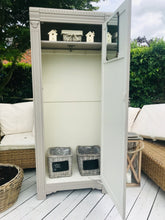 Load image into Gallery viewer, Bird house coat peg In cream