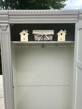 Load image into Gallery viewer, Bird house coat peg In cream