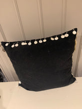 Load image into Gallery viewer, Black Shell Tasstle Detail Linen Cushion
