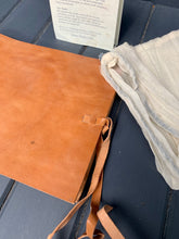 Load image into Gallery viewer, Rustic Nukuku leather photo album
