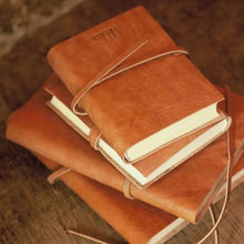Load image into Gallery viewer, Rustic Nukuku leather photo album
