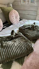 Load image into Gallery viewer, Luxury Weekend Break Offer - The Treehouse Hideaway
